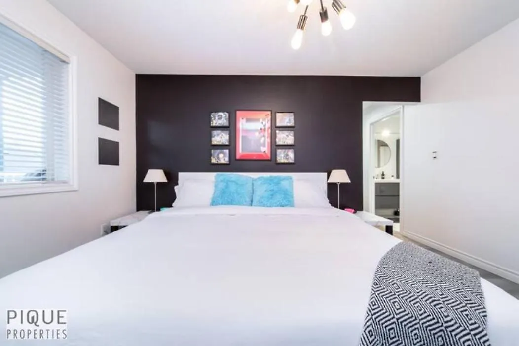 The Neon Palace - Kingbed - Fireplace - Netflix - Ug Park Edmonton 0*,  Canada