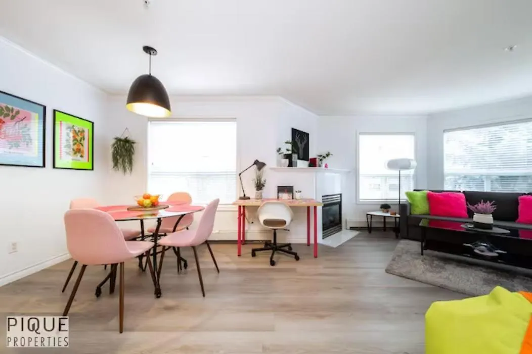 Aparthotel The Neon Palace - Kingbed - Fireplace - Netflix - Ug Park Edmonton
