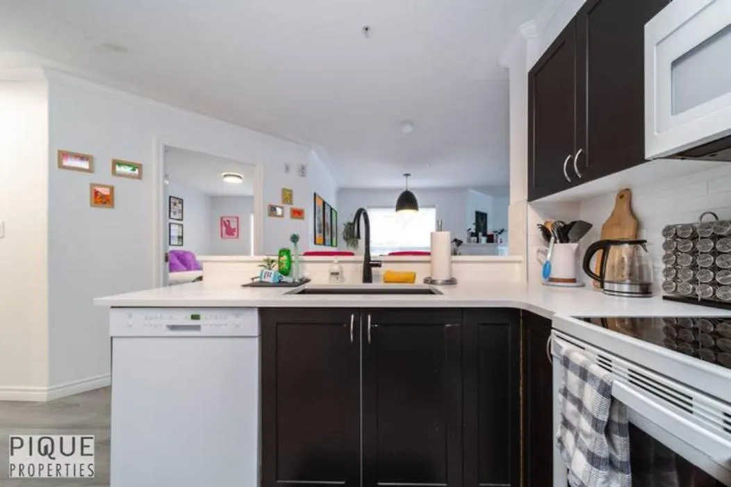 The Neon Palace - Kingbed - Fireplace - Netflix - Ug Park Edmonton 0*,