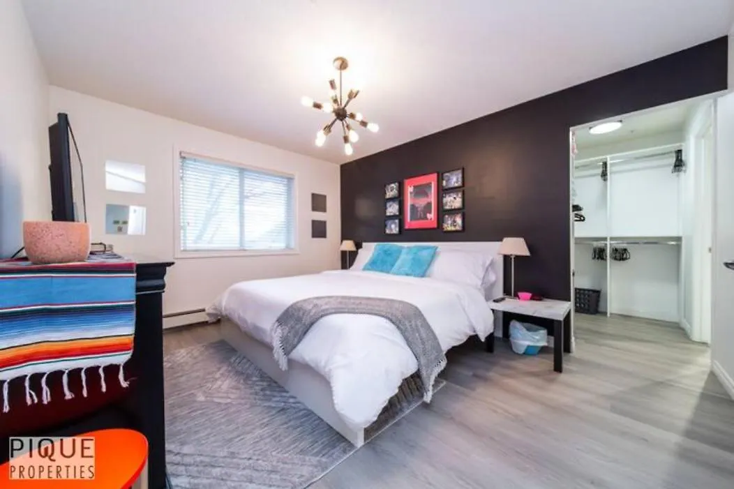Aparthotel The Neon Palace - Kingbed - Fireplace - Netflix - Ug Park Edmonton