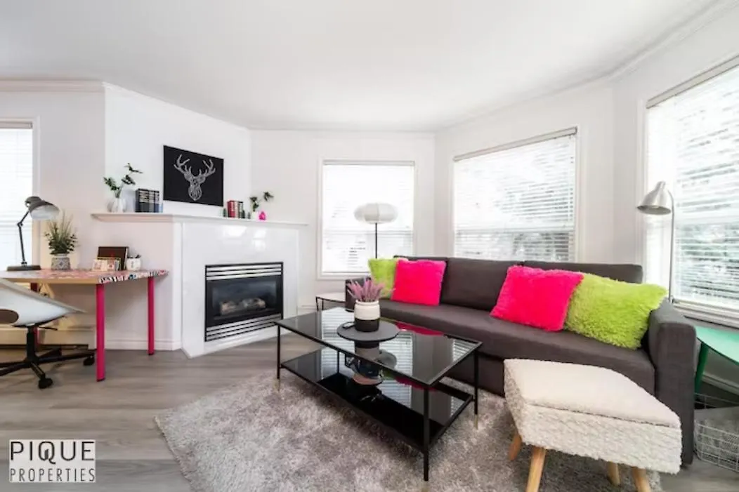 The Neon Palace - Kingbed - Fireplace - Netflix - Ug Park Edmonton